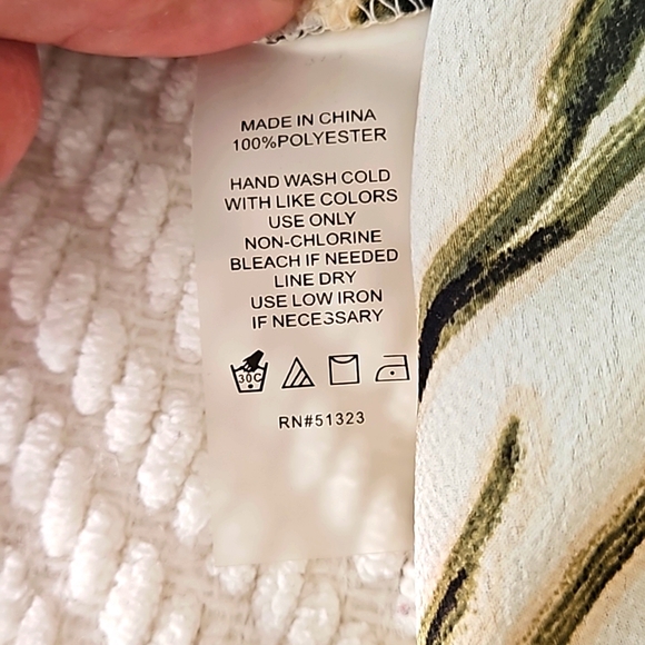 Vince Camuto 1x green and ivory open collar blouse - Picture 11 of 16